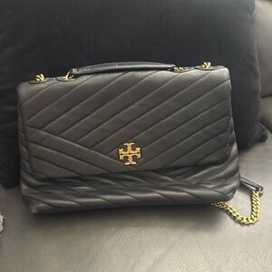 Tory burch 
KIRA CHEVRON CONVERTIBLE SHOULDER  large